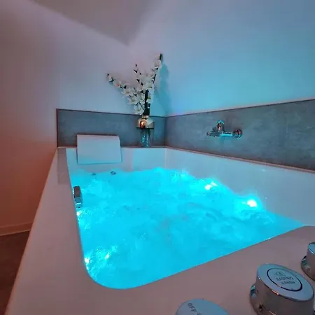 Centre-ville Le Nid D'amour Jacuzzi Appartamento